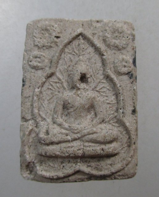 ๒๐ พระเนื้อผงหลังยันต์