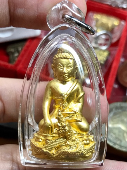 พระกริ่งศรีสุทโธ อายุวัฒนะ ๙๐ หลวงปู่คำบุ วัดกุอชมภู กล่องเดิม เลี่ยมพร้อมบูชาครับ