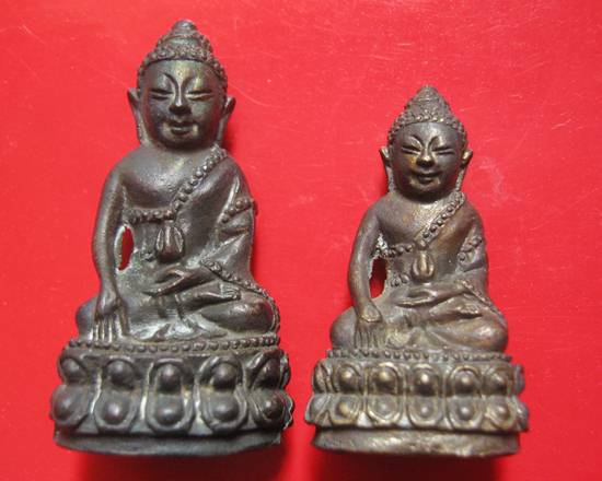 พระกริ่ง พระชัยวัฒน์ รุ่นสวัสดี ปี 2527 สภาพสวย พร้อมกล่องเดิม