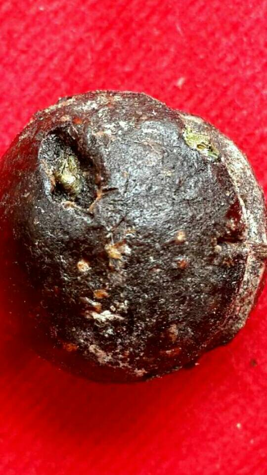 ลูกอมหลวงปู่หมุนยุคแรก ฝังตะกรุด สุดแสนหายากครับ