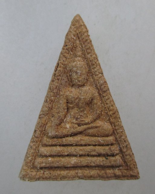 ๒๐ สมเด็จพระผงหลวงพ่อเหลือ วัดสร้อยทอง กทม ปี๓๕  กล่องเดิม