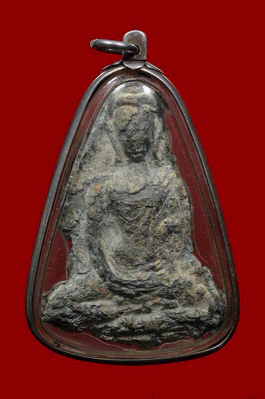 พระอู่ทอง เนื้อชินเงิน กรุวัดเทวสังฆาราม (วัดเหนือ) จ.กาญจนบุรี มีเลี่ยมเงินสวย ๆ พร้อมห้อย