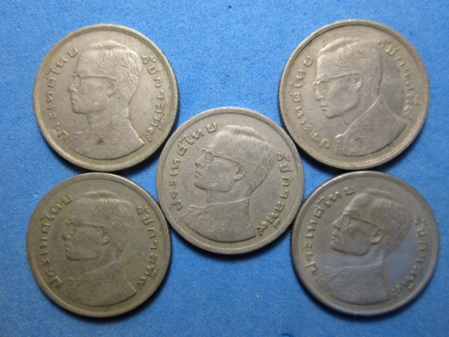 เหรียญ1บาท ร.9 จำนวน5เหรียญ ชุด1