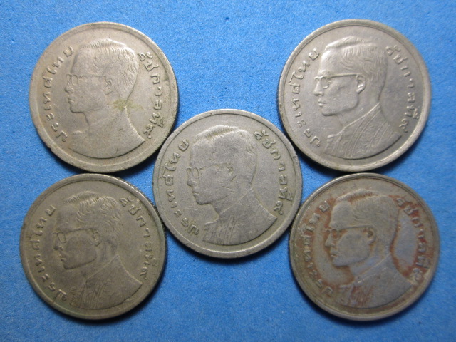 เหรียญ1บาท ร.9 จำนวน5เหรียญ ชุด2