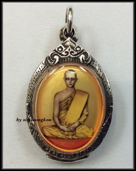 ล็อกเก็ตในหลวง รัชกาลที่9 ทรงผนวช 2508 หลังปิดทอง+พระจิตรลดา วัดบวรนิเวศ เลี่ยมกรอบเงินแท้