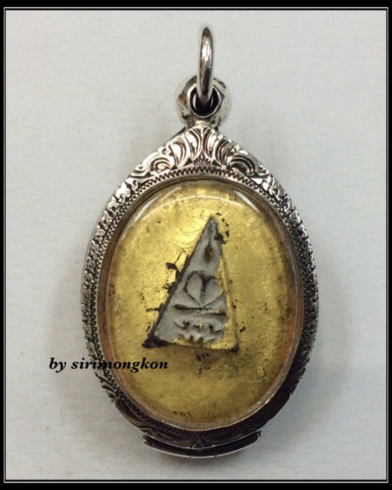 ล็อกเก็ตในหลวง รัชกาลที่9 ทรงผนวช 2508 หลังปิดทอง+พระจิตรลดา วัดบวรนิเวศ เลี่ยมกรอบเงินแท้