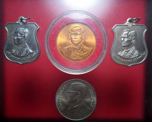 เหรียญในหลวงรัชกาลที่9 ชุด4เหรียญเคาะเดียว