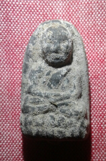 พระเครื่อง  เนื้อว่าน  ปี 05 พิมพ์พระรอดใหญ่   วัดช้างให้