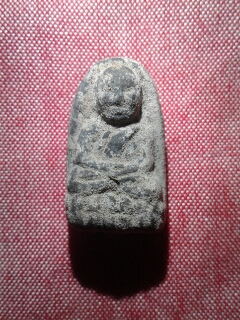 พระเครื่อง  เนื้อว่าน  ปี 05 พิมพ์พระรอดใหญ่   วัดช้างให้