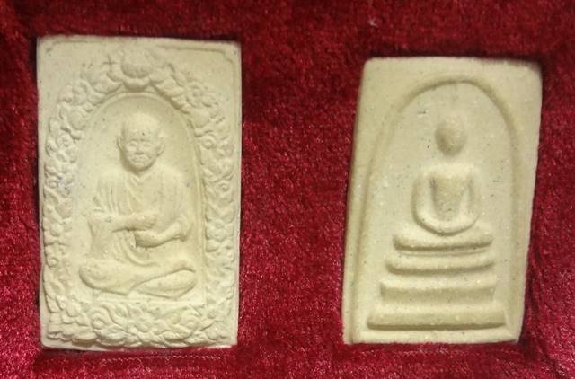  พระสมเด็จวัดระฆัง108 ปี พร้อมกล่องชุด 2 องค์