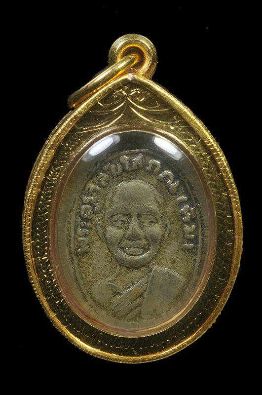 5000 เหรียญเม็ดแตง หลวงปู่ทวด อ.ทิม ปี 08 สภาพพอสวย เลี่ยมทอง พร้อมบัตรรับรองพระแท้