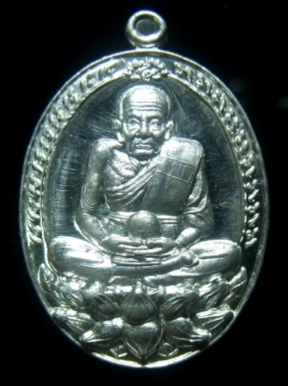 **วัดใจ**เหรียญหลวงปู่ทวด ทานบารมี พ่อท่านเขียว วัดห้วยเงาะ เนื้อปีกเครื่องบิน**สวยๆ ตอกโค้ด