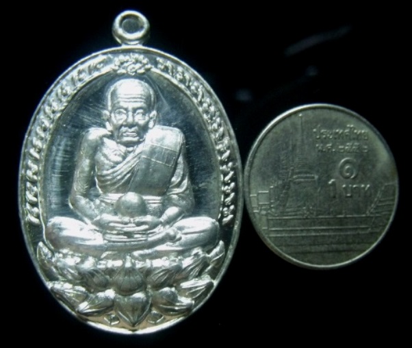 **วัดใจ**เหรียญหลวงปู่ทวด ทานบารมี พ่อท่านเขียว วัดห้วยเงาะ เนื้อปีกเครื่องบิน**สวยๆ ตอกโค้ด