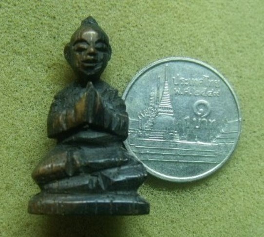 **วัดใจ**กุมารทองนั่งพนมมือ เนื้อไม้แกะ เก่าๆ ไม่ทราบที่**สวยๆ ขลังๆ เชิญชมครับ