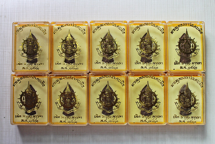 ของขวัญปีใหม่ 10 องค์ พระพุทธนราวันตบพิธ ๗๒ พรรษา พระบาทสมเด็จพระเจ้าอยู่หัว ฯ เคาะเดียวราคาเบาสุด