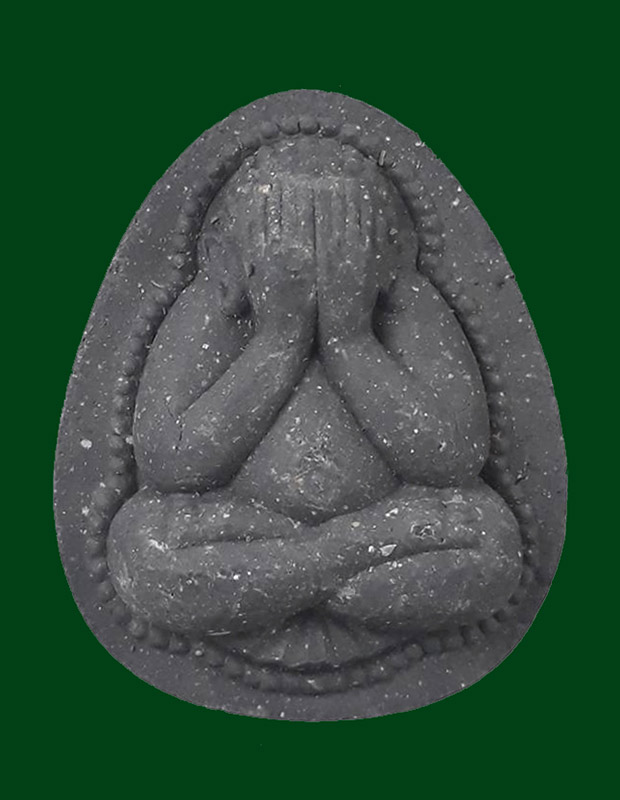 พระปิดตาเงินล้าน อายุครบ 77 ปี หลวงพ่อไสว วัดปรีดาราม จ.นครปฐม ปี2541 เนื้อผงใบลาน พร้อมกล่องครับ