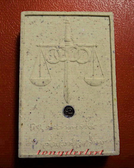 สมเด็จพระศาสดาหลังตราชั่ง สมเด็จพระญาณสังวร วัดบวรนิเวศ รุ่น 2 ฝังแผ่นเงินตอกโค้ด สวยมากค่ะ