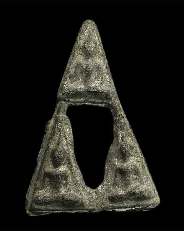 พระสามนางวัดใหญ่ เนื้อชินเงิน กรุวัดพระศรีรัตนมหาธาตุ จ.พิษณุโลกพร้อมบัตรพระแท้