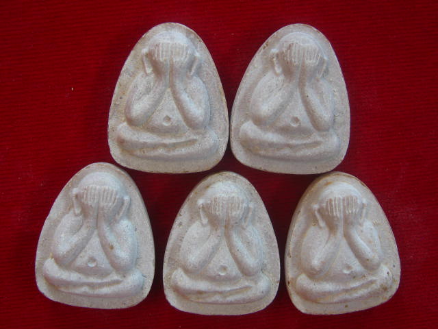 ปิดตา หลังยันต์นะ (3 ยันต์) หลวงพ่อเกษม ปี36 ทีเดียว 5 องค์