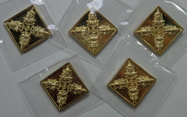 เหรียญท้าวจตุโลกบาลทั้ง 4 รุ่นแรก วัดดอนยานนาวา รุ่นเกิดลาภ เนื้อทองเทวฤทธิ์ ปี2559 สวยครับ