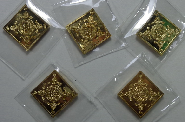 เหรียญท้าวจตุโลกบาลทั้ง 4 รุ่นแรก วัดดอนยานนาวา รุ่นเกิดลาภ เนื้อทองเทวฤทธิ์ ปี2559 สวยครับ