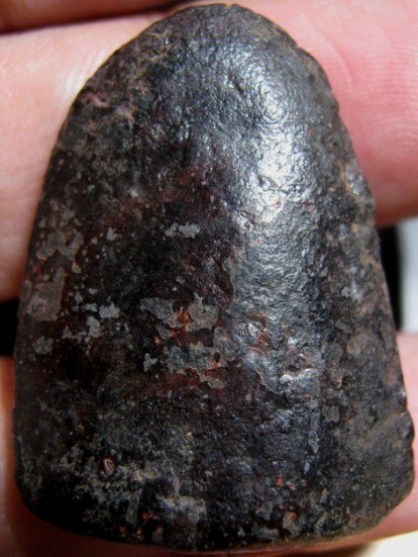 พระพิมพ์บัวเล็บช้าง เนื้อดิน กรุวัดชนะสงคราม กรุงเทพฯ มีลงรักน้ำเกลี้ยง สภาพพอสวย มาพร้อมบัตรรับรอง