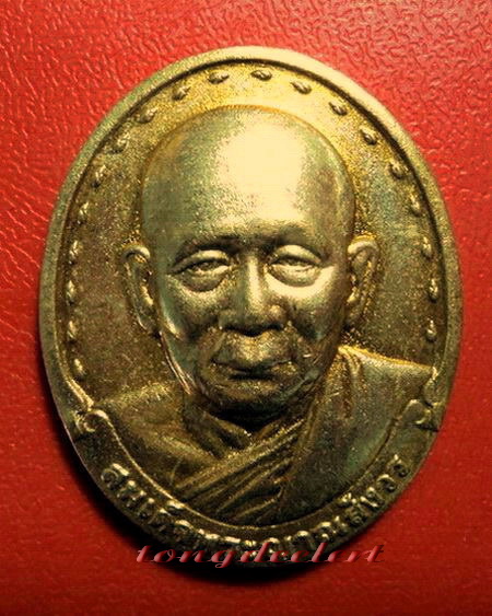 เหรียญสมเด็จพระญาณสังวร วัดบวรนิเวศวิหาร รุ่น 2 ปี 2529 กะไหล่ทอง สวยมากพร้อมกล่องเดิมค่ะ