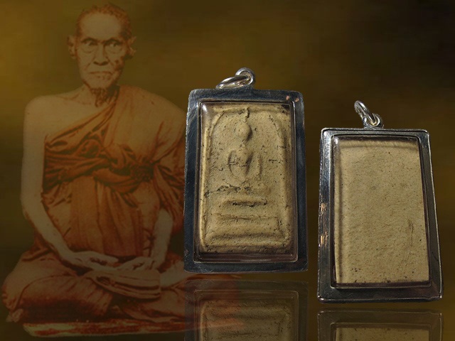 พระสมเด็จเส้นด้ายหลวงตาพัน นิยม " ไหล่ขวายก " วัดใหม่อมตรส บางขุนพรหม