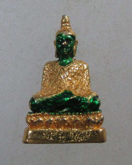 ๒๐ รูปหล่อพระแก้วมรกต