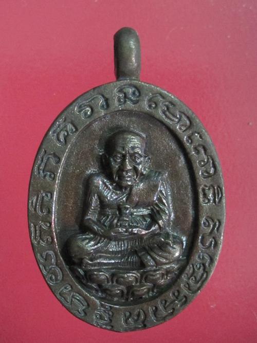 หลวงปู่ทวด วัดช้างให้ รุ่นสรงน้ำ ปี 42 เนื้อนวะ กล่อง เดิม....2571