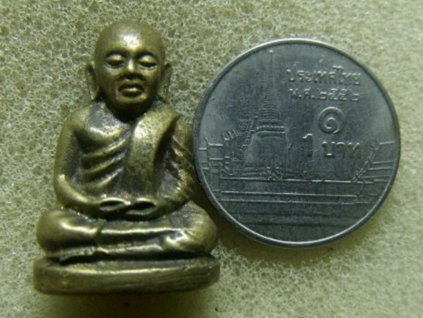 **วัดใจ**รูปหล่อหลวงพ่อเงิน วัดบางคลาน เนื้อทองผสม เก่า ตอกโค้ดใต้ฐาน**สวยๆ เชิญชมครับ 
