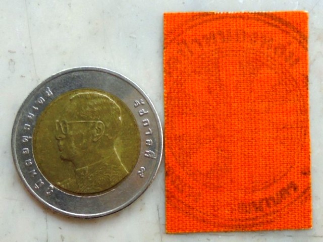 รูปถ่ายหลังจีวรปั๊มตราวัด หลวงปู่หมุน วัดป่าหนองหล่ม อายุ105 เคาะเดียวครับ