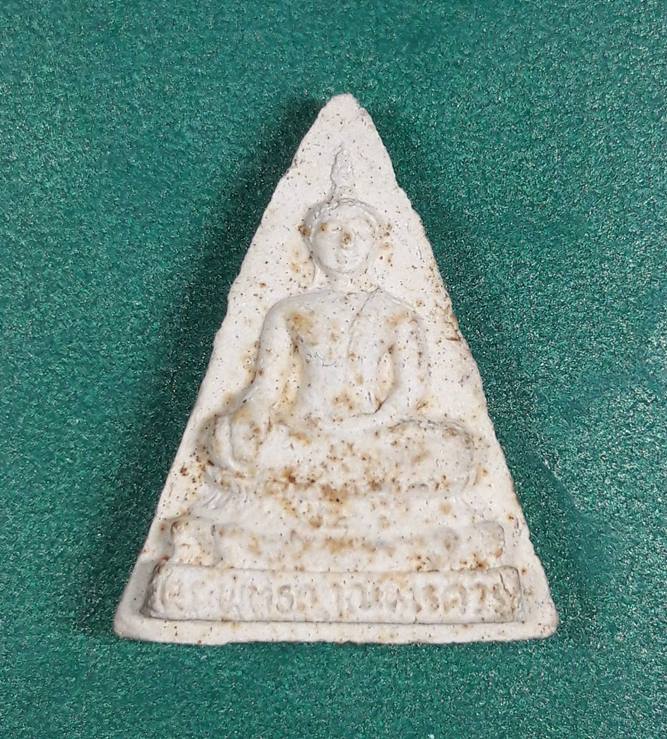 พระพุทธญาณนเรศวร์ ๖ รอบ หลังมีเส้นพระเกศา