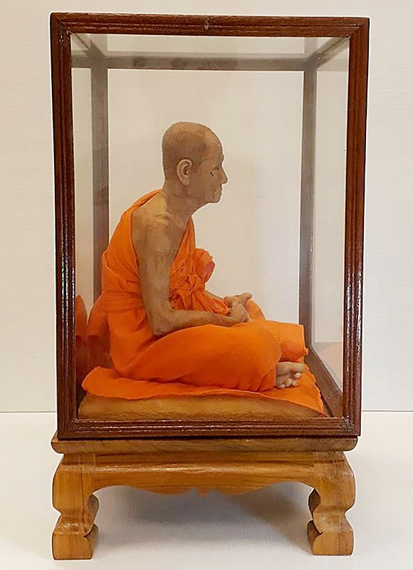 พระบูชารูปเหมือน หน้าตัก 9 นิ้ว หลวงพ่ออุ้น วัดตาลกง จ.เพชรบุรี เนื้อไฟเบอร์กลาส หมายเลข 47