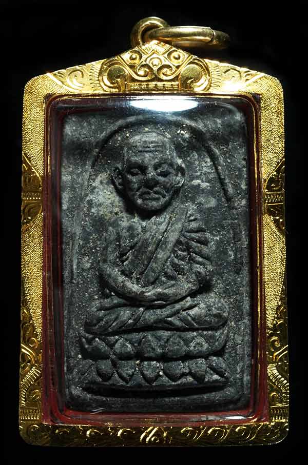  ...หลวงพ่อทวดเนื้อว่าน วัดช้างให้ ปี พ.ศ.2524 พิมพ์สี่เหลี่ยมใหญ่ แจกกรรมการ+เลี่ยมทองพร้อมใช้...