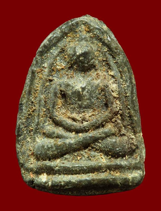 พระกรุวัดท้ายตลาด พิมพ์สมาธิเล็ก เนื้อเขียว ขนาดกำลังน่ารัก 1.0 x 1.3 cm  สภาพสวยสมบูรณ์ 