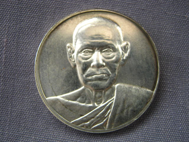 เหรียญ สมเด็จพุฒาจารย์ (โต) 122 ปี วัดระฆัง พิมพ์ใหญ่ เนื้อเงิน กล่องเดิม...2