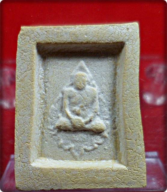 P52.พระคำข้าวพิมพ์พระบาทขีดหลวงพ่อฤาษีลิงดำปลุกเสก รุ่นสองสภาพสวยจัดให้เบาเบา