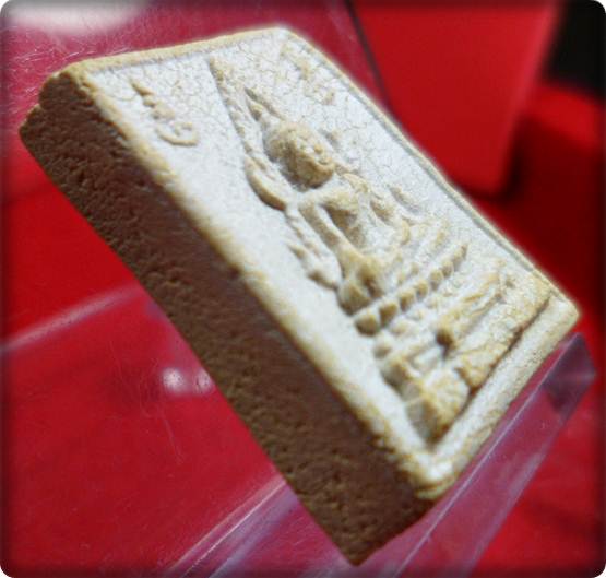 P52.พระคำข้าวพิมพ์พระบาทขีดหลวงพ่อฤาษีลิงดำปลุกเสก รุ่นสองสภาพสวยจัดให้เบาเบา