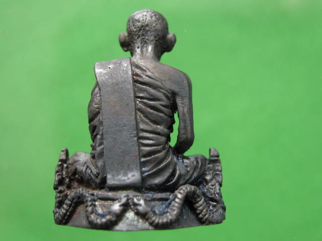 รูปเหมือนหลวงปู่คำพันธ์ รุ่นชัยมงคล ปี 37 เนี้อนวะโลหะ กล่องเดิม