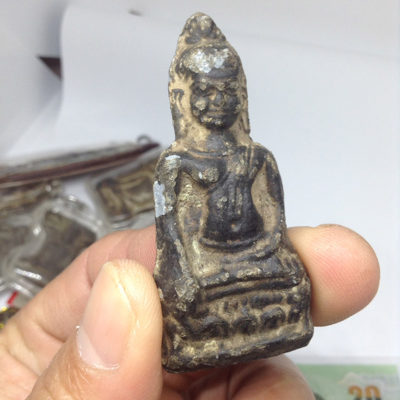 มอบเป็นของขวัญปีใหม่....พระหูยาน พระยอดขุนพล ราคาแบ่งเบาๆครับ