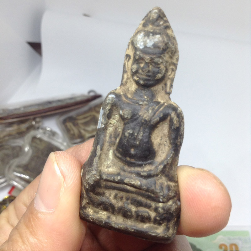 มอบเป็นของขวัญปีใหม่....พระหูยาน พระยอดขุนพล ราคาแบ่งเบาๆครับ