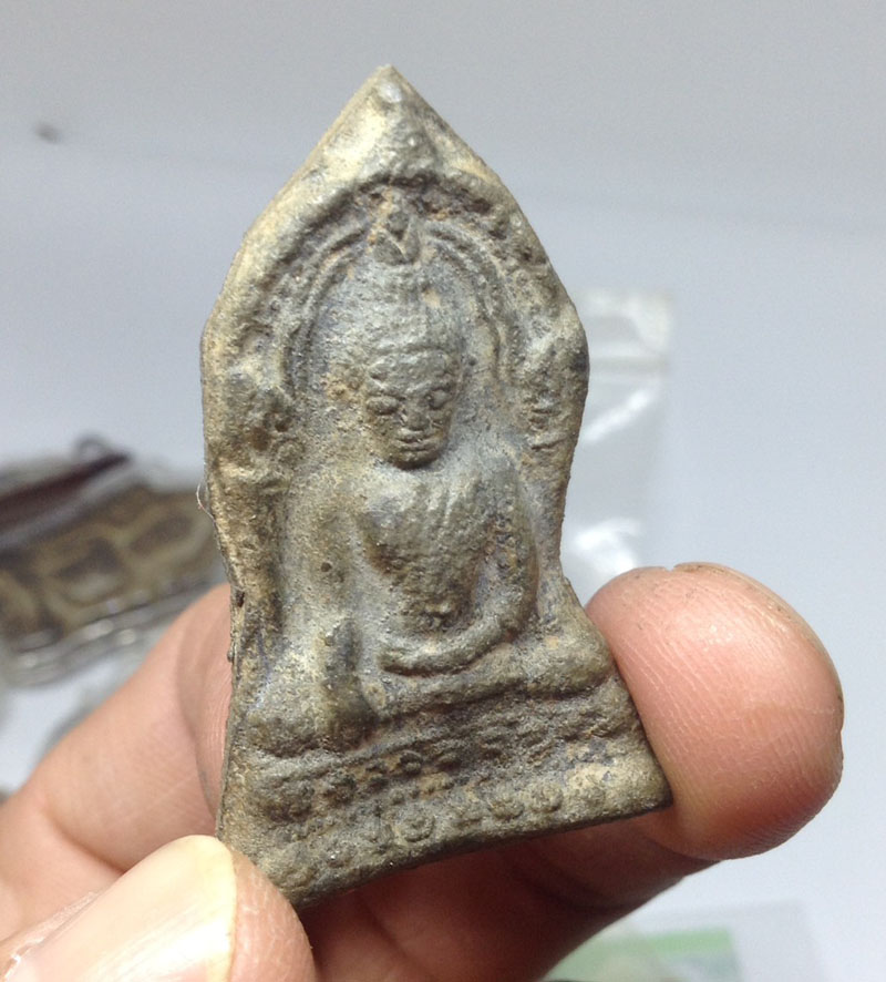 มอบเป็นของขวัญปีใหม่....ชินราช ใบเสมา เนื้อชิน แบ่งเบาๆครับ...