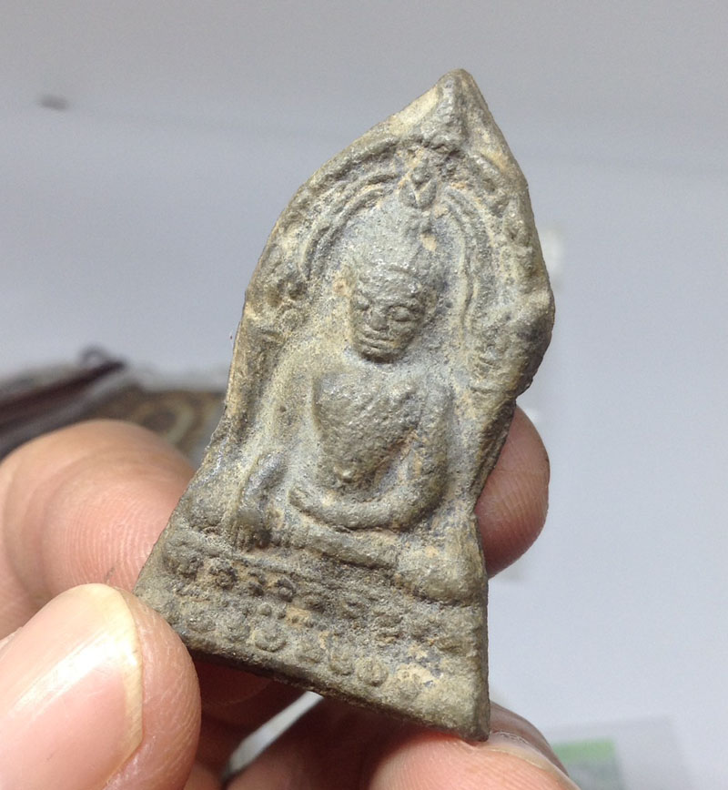 มอบเป็นของขวัญปีใหม่....ชินราช ใบเสมา เนื้อชิน แบ่งเบาๆครับ...