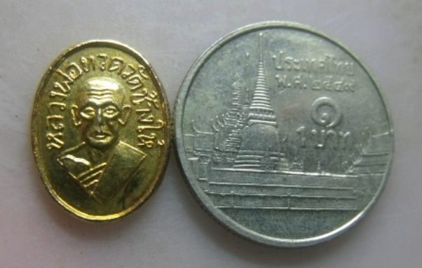 **วัดใจ**เหรียญเม็ดแตงหัวแหวนหลวงปู่ทวด วัดช้างให้ พิมพ์หน้ากากนักบิน เนื้อกะไหล่ทอง ปี ๒๕๐๘**สวยๆ 