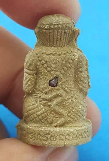 หนุมานผงชมภูนุช ด้านหลังฝังพลอย  รุ่นพระเจ้าห้าพระองค์ หลวงปู่หมุนร่วมปลุกเสก