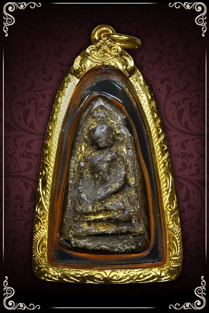 พระขรัวอีโต้ กรุวัดเลียบพระรอดเมืองใต้ที่สุดแห่งพุทธคุณแคล้วคลาดปลอดภัยเลี่ยมทอง+บัตรรับรอง