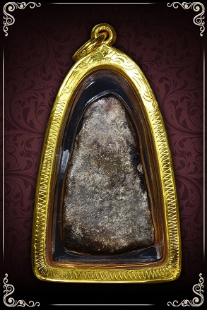 พระขรัวอีโต้ กรุวัดเลียบพระรอดเมืองใต้ที่สุดแห่งพุทธคุณแคล้วคลาดปลอดภัยเลี่ยมทอง+บัตรรับรอง