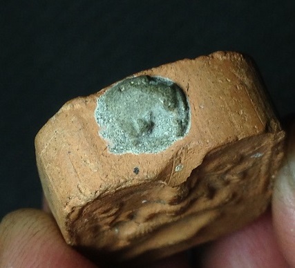 หลวงพ่อฤษีลิงดำ พิมพ์หลวงพ่อปาน ทรงขี่นก 2527  (เคาะเดียว)