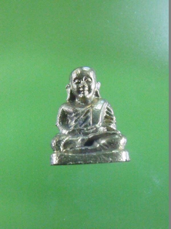 รูปหล่อหลวงพ่อเงิน วัดบางคลาน พิจิตร